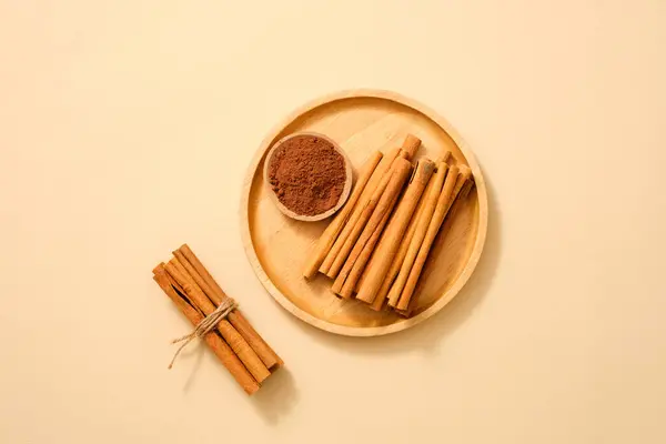Plato Madera Con Varillas Canela Canela Polvo Colocado Canela Cinnamomum —  Fotos de Stock