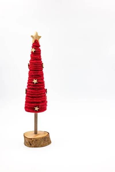 Árbol Navidad Rojo Hecho Madera Fieltro Decorado Con Estrellas Doradas —  Fotos de Stock