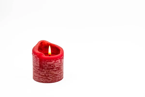 Grußkarte Auf Weißem Hintergrund Mit Brennender Roter Kerze Weihnachten Und — Stockfoto