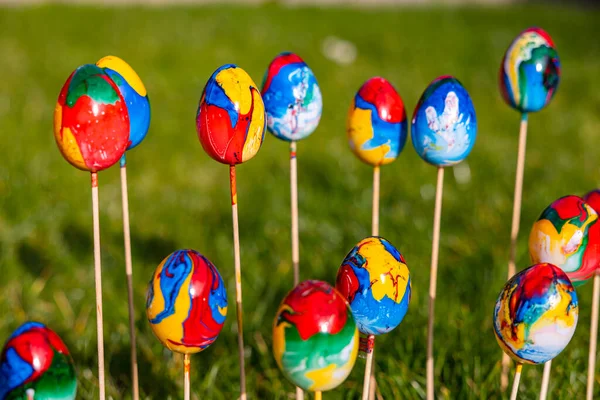 Huevos Pascua Colores Amapola Con Diferentes Colores Pintados Mano —  Fotos de Stock