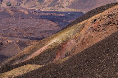 Cape Verde Adaları 'ndaki Pico do Fogo' da yeni oluşturulan 2014 yılı renkli lav manzarası