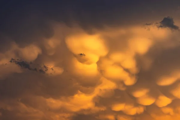 Spectaculaire Gele Wolken Avondlucht Met Weer Gloeien Bij Zonsondergang Duitsland — Stockfoto