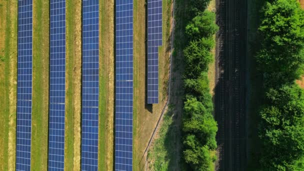 Almanya Nın Kırsal Bölgelerinde Yenilenebilir Elektrik Üretimi Için Bir Güneş — Stok video