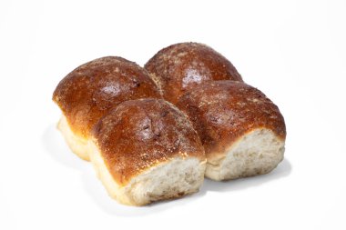 Beyaz arka planda tatlı çörekler, 4 bilgisayar. İzole edilmiş. Berdyansk pastanesinden okul çöreği.