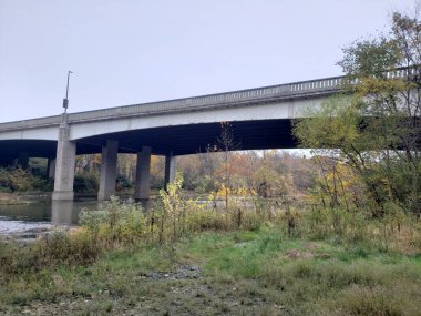 Güz, Dublin, Ohio 'daki Köprü Parkı' nın altında.