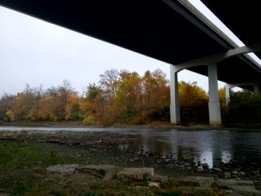 Güz, Dublin, Ohio 'daki Köprü Parkı' nın altında.
