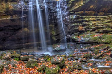Sonbaharda Lower Dundee Falls, Beach City Wilderness Area, Ohio
