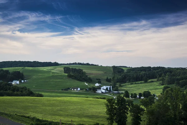 Yaz aylarında Ohio 'da Rolling Hills' in manzarası