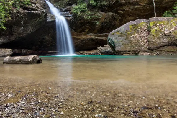 Lower Falls, Old Mans Mağarası, Hocking Hills Eyalet Parkı, Ohio