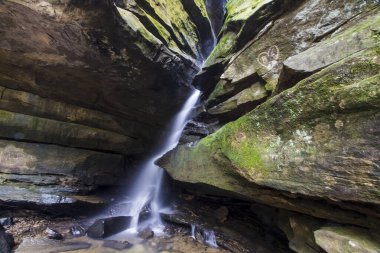 Kırık Kaya Şelaleleri, Yaşlı İnsanlar Mağarası, Hocking Hills Eyalet Parkı, Ohio