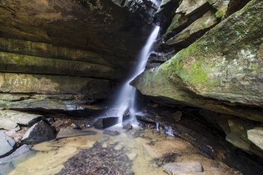 Kırık Kaya Şelaleleri, Yaşlı İnsanlar Mağarası, Hocking Hills Eyalet Parkı, Ohio