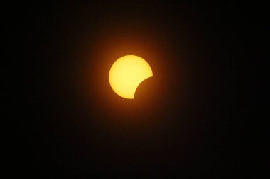 Kısmi Güneş tutulması, Birinci ve İkinci Temaslar Arasında, Güneş Süzgeci ile Görüldü, 8 Nisan 2024, Dublin, Ohio