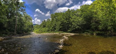 Potomac Nehri 'nin kuzey çatalı, Seneca Kayalıkları' nın yanında.