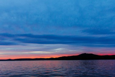 Ohio Senecaville Gölü 'nde gün batımı