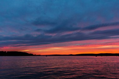 Ohio Senecaville Gölü 'nde gün batımı