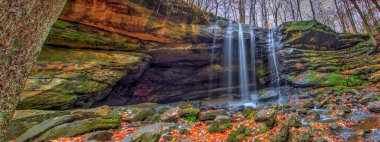 Sonbaharda Aşağı Dundee Şelalesi manzarası, Beach City Wilderness Area, Ohio