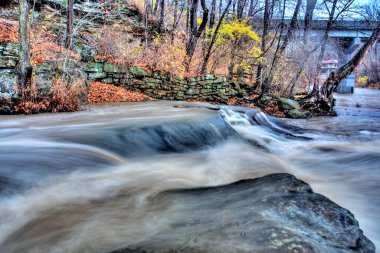 David Fortier River Park, Olmstead Falls, Ohio 'da Sonbahar Manzarası