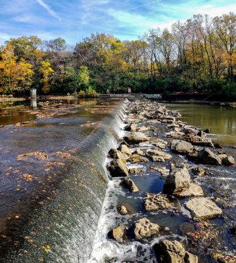 Olentangy Nehri 'ndeki Baraj, The Wilma H. Schiermeier Olentangy Nehri Wetland Araştırma Parkı, Columbus, Ohio