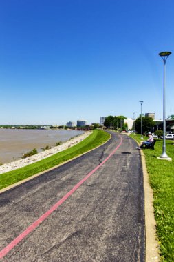 Evansville, Indiana 'daki Ohio Nehri.