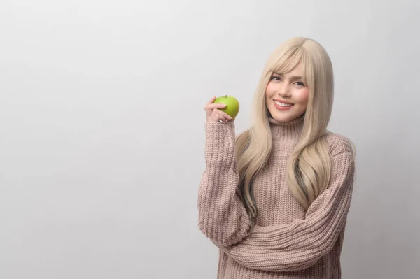Portrait Caucasian Young Woman Wearing Sweater Holding Green Apple White — Stock Photo, Image