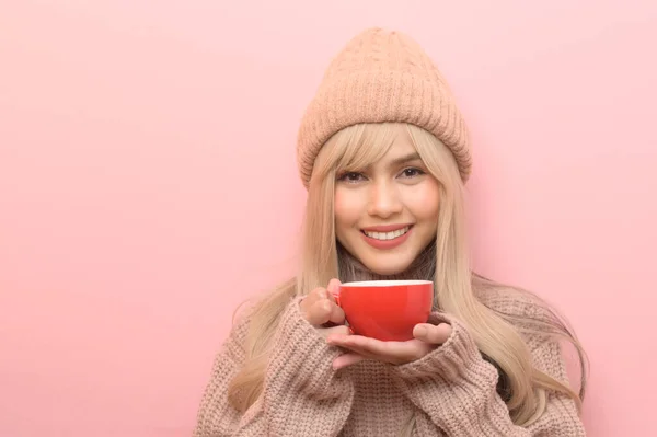 Portrait Caucasian Young Woman Wearing Sweater Drinking Coffee Pink Background — Stock Photo, Image