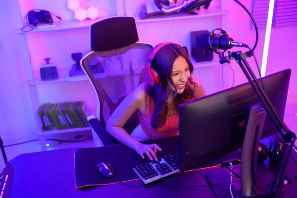 Jonge Aziatische Mooie Vrouw Pro Gamer Hebben Live Streaming Zingen — Stockfoto