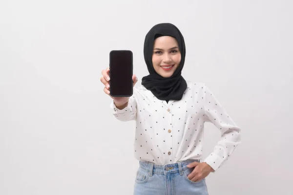 Beautiful Musllim Woman Hijab Using Smartphone White Background Technology Concept — Stock Photo, Image