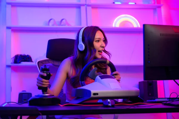 Młoda Azjatka Ładna Kobieta Pro Gamer Mają Streaming Żywo Gra — Zdjęcie stockowe