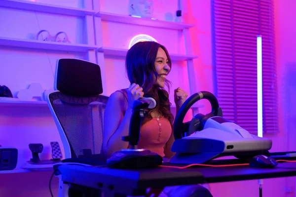 Молодая Азиатская Красивая Женщина Pro Gamer Имеют Живой Стриминг Играть — стоковое фото