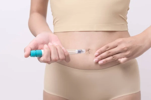 Close Woman Using Ivf Treatment Injection Belly Prepare Reproductive Fertility — 图库照片