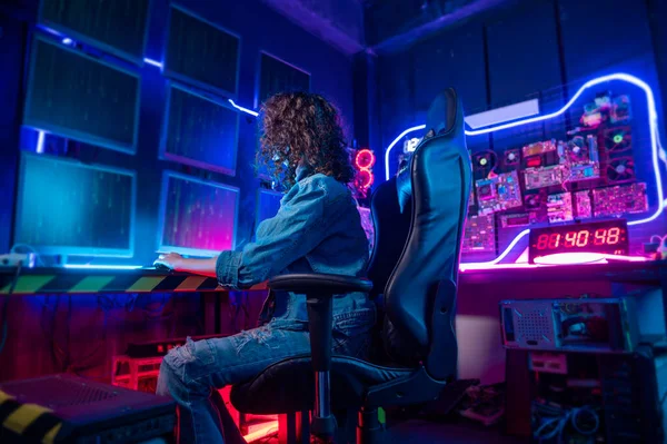 Asian Woman Programmer Working Her Computer Room Futuristic Technology Concept — Stock Photo, Image