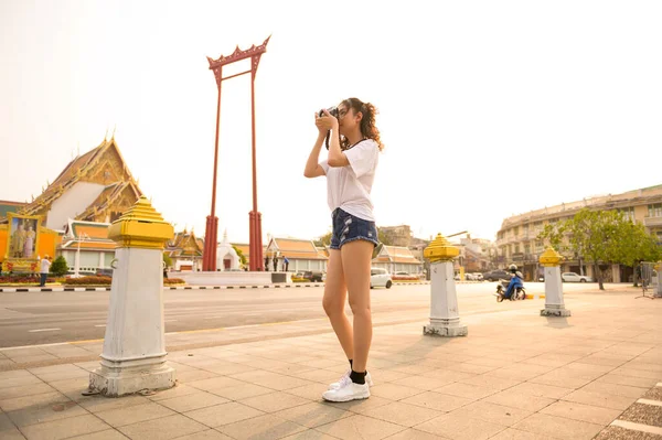 Belle Jeune Femme Touristique Asiatique Vacances Explorer Bangkok Ville Thaïlande — Photo