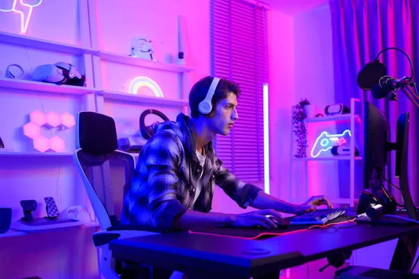 Young Caucasian Man Pro Gamer Have Live Streaming Chatting His — Stock Photo, Image