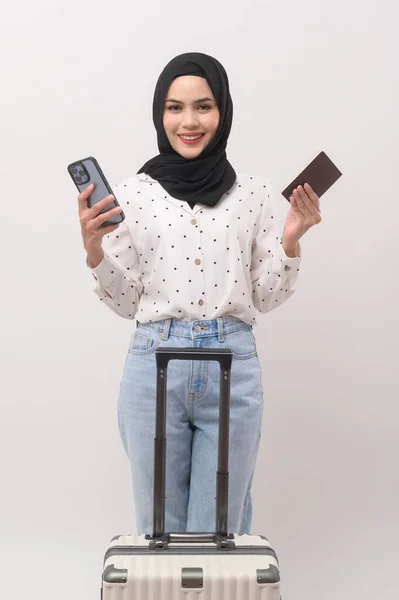 Young Muslim Woman Tourist Baggage White Background — Stock Photo, Image
