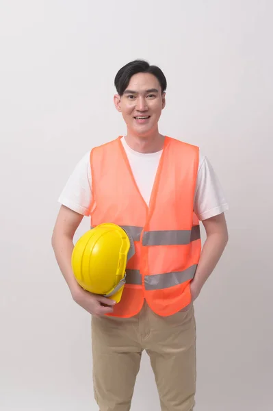 Portret Inżyniera Noszącego Kask Ochronny Nad Białym Studiem Tła — Zdjęcie stockowe