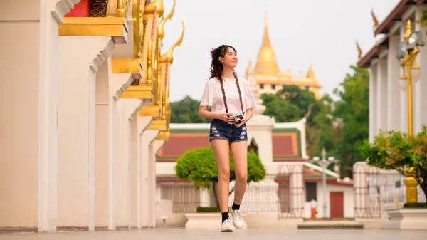Linda Jovem Turista Asiática Férias Sightseeing Explorar Cidade Banguecoque Tailândia — Fotografia de Stock