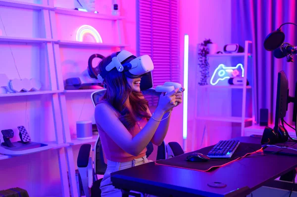 Молодая Азиатская Красотка Pro Gamer Имеют Прямой Эфир Играть Видеоигры — стоковое фото