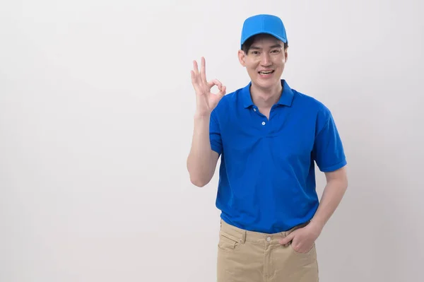 Ásia Jovem Técnico Serviço Homem Vestindo Azul Uniforme Branco Fundo — Fotografia de Stock