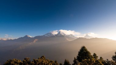 Annapurna dağ sırasının güzel manzarası, Nepal