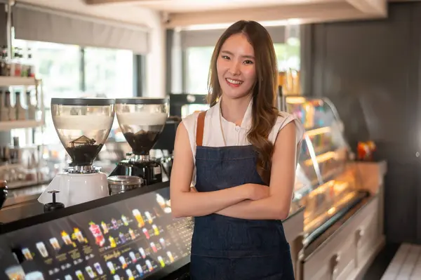 Een Aziatische Vrouw Ondernemer Barista Werken Moderne Coffeeshop Concept Klein — Stockfoto