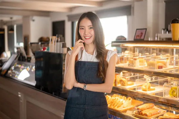 Uma Mulher Asiática Empresária Barista Trabalhando Café Moderno Conceito Pequena — Fotografia de Stock