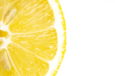 beyaz arkaplanda limon 
