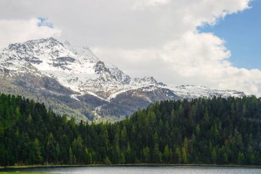 Dağların manzarası harika. Doğa, manzara