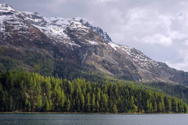 Dağların manzarası harika. Doğa, manzara