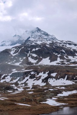 Dağların manzarası harika. Doğa, manzara