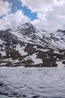 Dağların manzarası harika. Doğa, manzara
