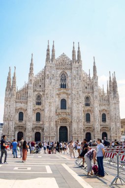 Milan, İtalya - yaklaşık Eylül, 2019: Milano 'daki St. Peter Meydanı Katedrali. 