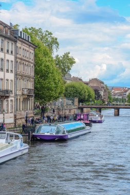 Strasbourg, Fransa, 7 Ağustos 2023: Tarihi merkez, doğa