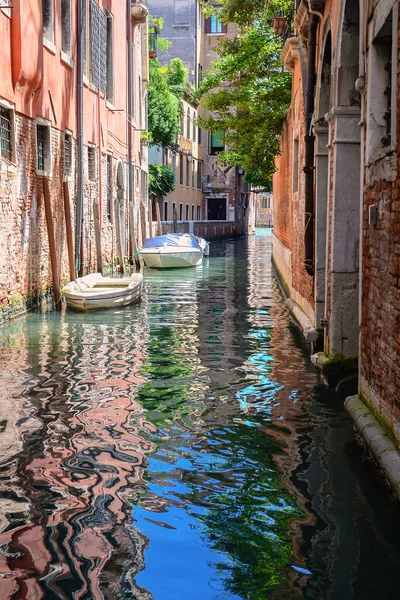 Венеція Італія Липня 2023 Невеликі Водні Шляхи Венеції Гондола Пливе — стокове фото