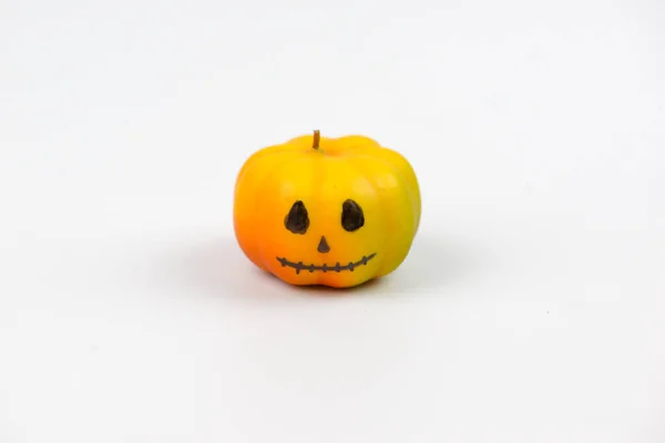 Wystrój Dyni Halloween Zabawnymi Twarzami Białym Tle Miejscem Tekst — Zdjęcie stockowe